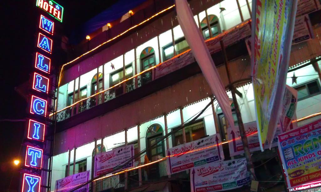 Hotel Wall City New Delhi Exterior photo