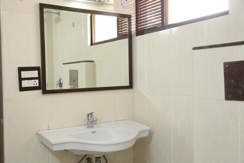 Hotel Wall City New Delhi Exterior photo