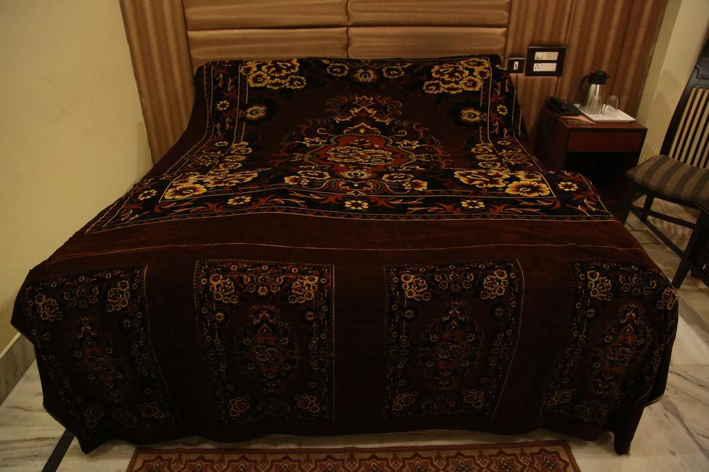 Hotel Wall City New Delhi Room photo