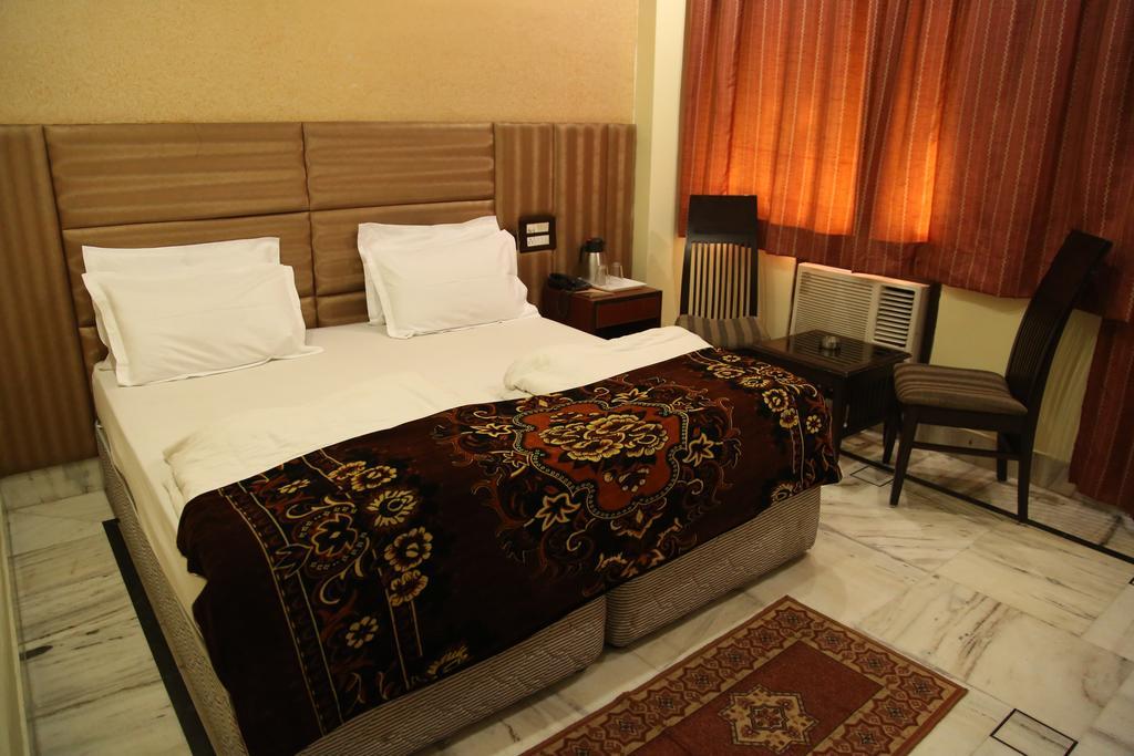 Hotel Wall City New Delhi Room photo